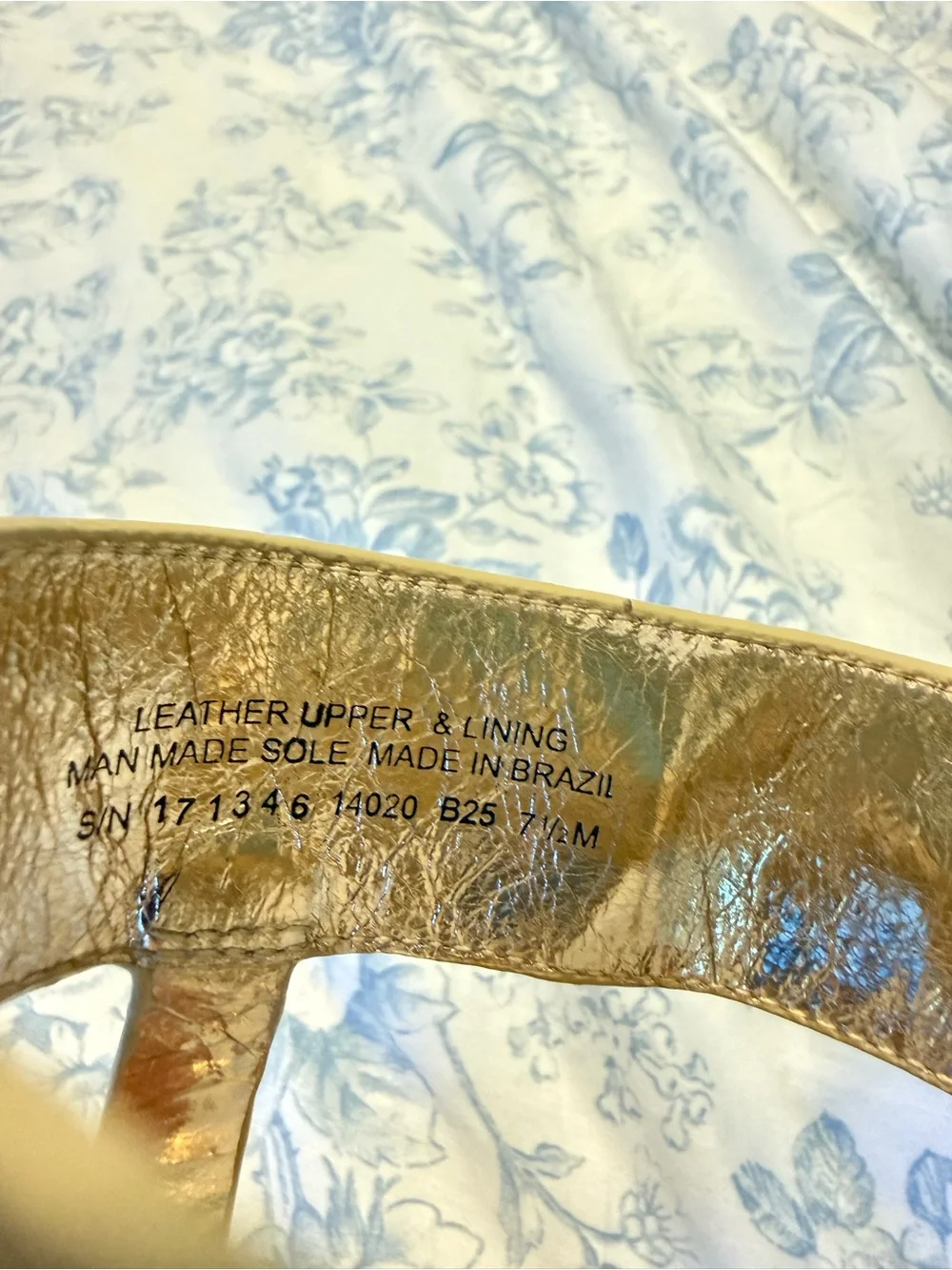 Tory Burch Metallic Gold Buckle Thong Sandals 7.5 never worn